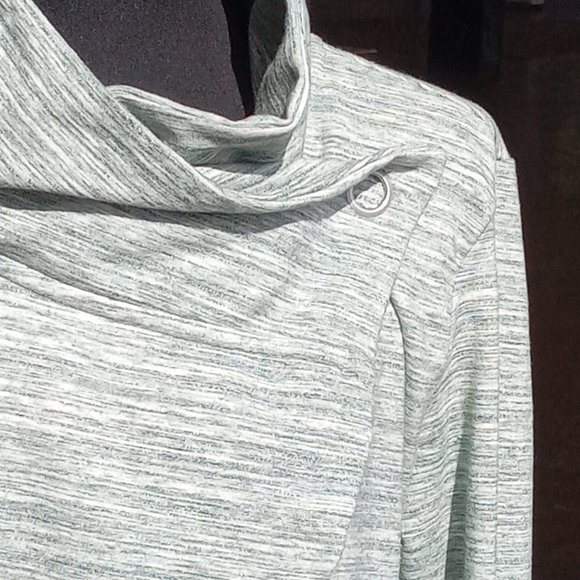 Danskin sage white and gray long sleeve asymmetrical athletic/ Leisure wear top - Picture 6 of 12